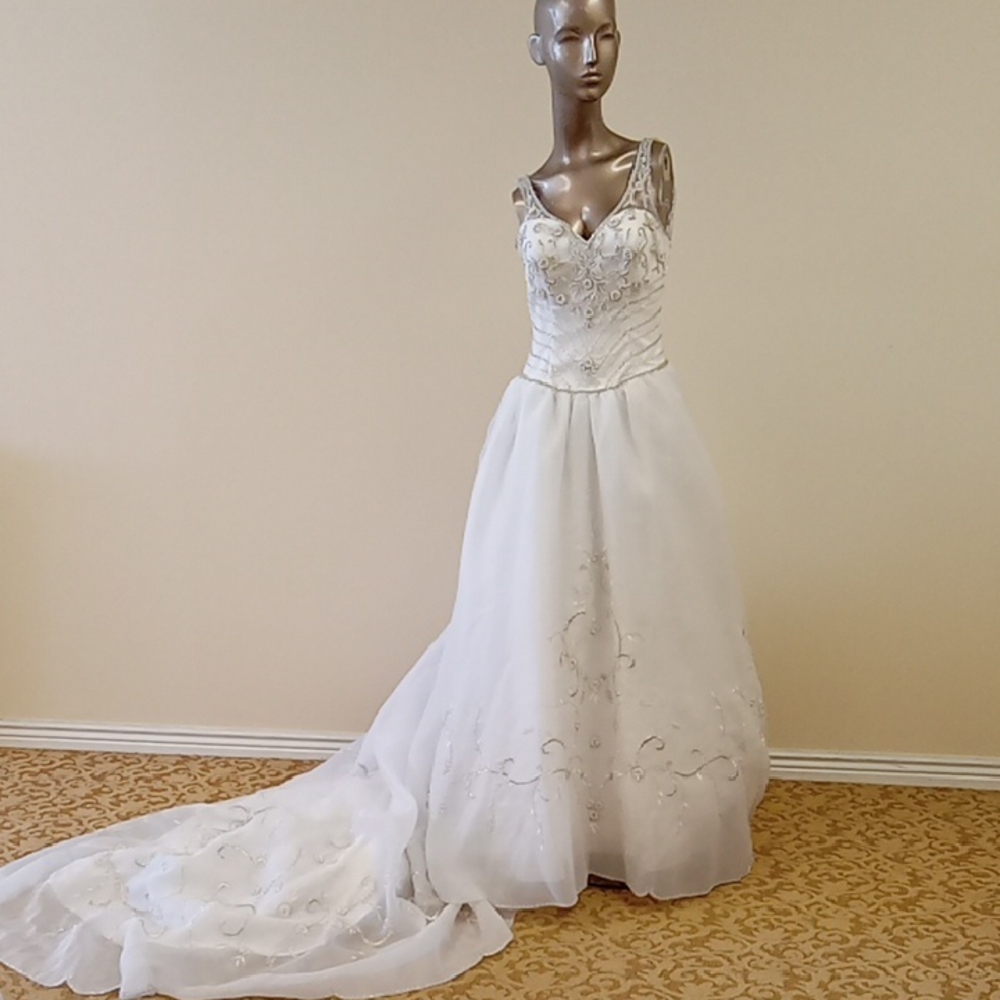 Emerald Bridal Size 8 Wedding Gown - Picture 1 of 15